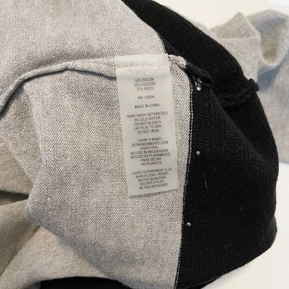 Neiman Marcus Colorblock Pearl Sweater Gray Black Size Extra Large - Picture 5 of 6